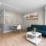 New Yorker, Nilie Hospitality Mgmt 아파트