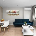 New Yorker, Nilie Hospitality Mgmt 아파트