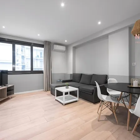 New Yorker, Nilie Hospitality Mgmt 아파트