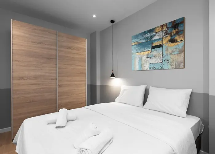 New Yorker, Nilie Hospitality Mgmt 公寓 *
